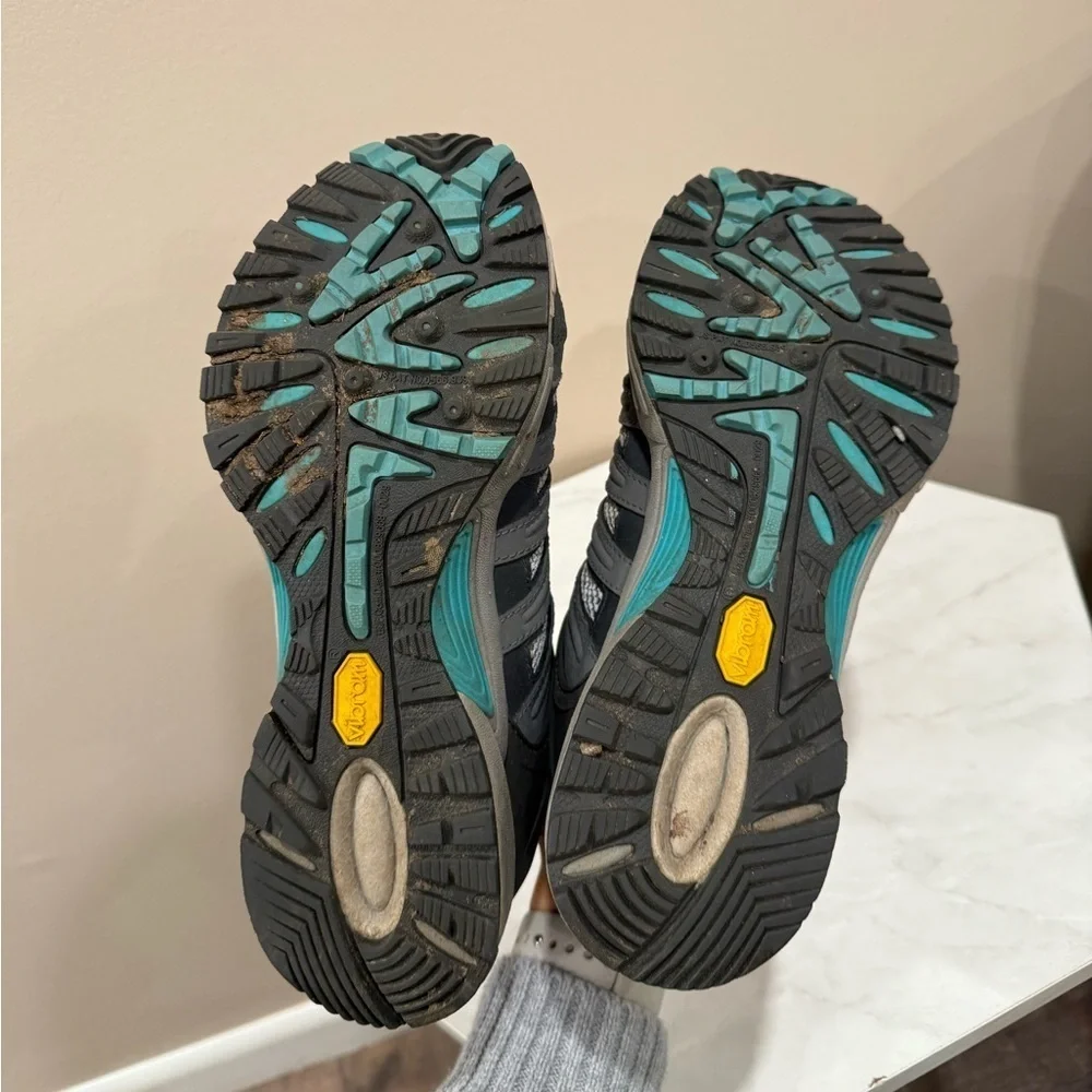 🔥Patagonia Vibram Women’s Gray and Teal Hiking Shoes Sz 9 EUC🔥